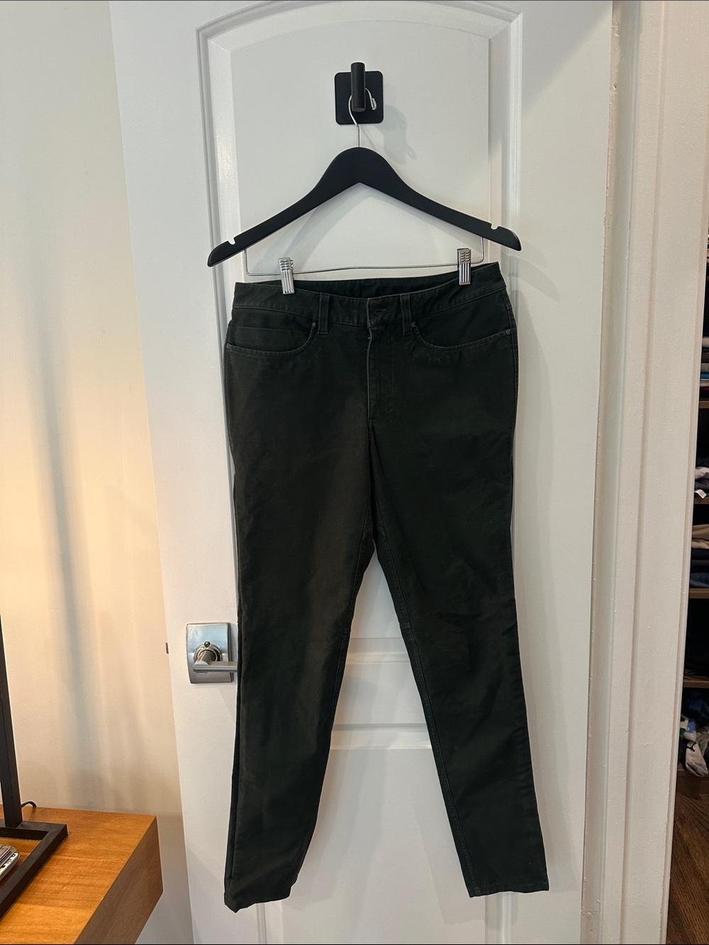 Lululemon ABC Slim Skinny Men's Pants in Dark Olive